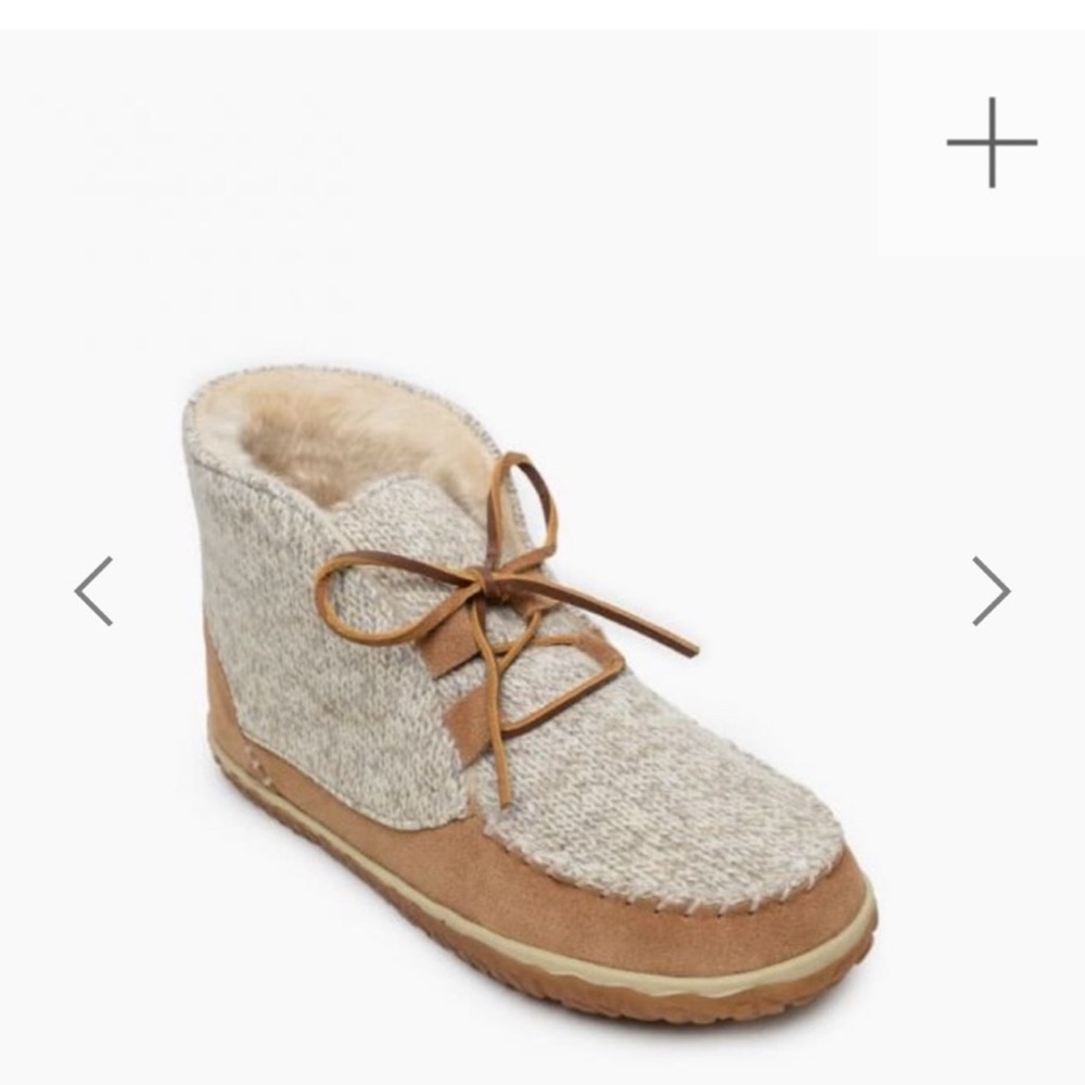 NWT Minnetonka Sz 10 booties